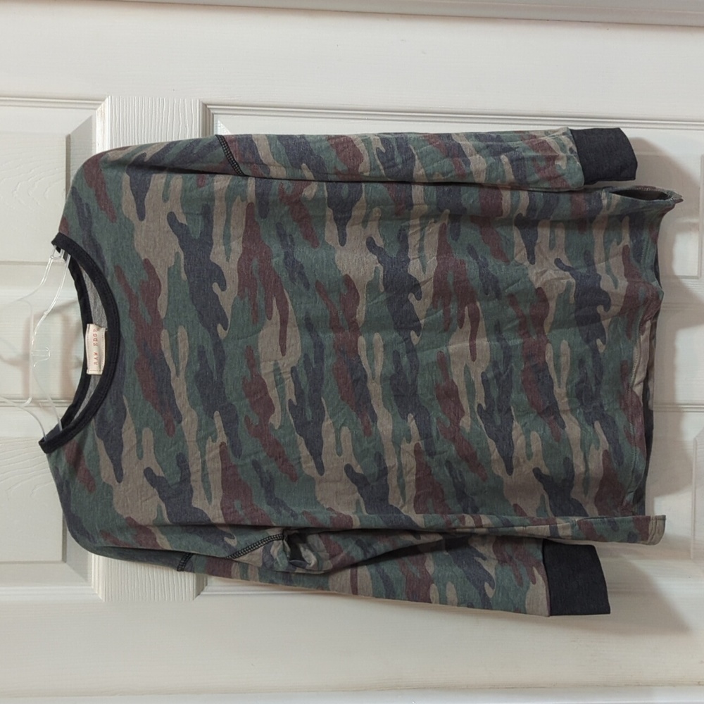 Raw Edge Men's Long Sleeve Camo Sweatshirt Size Small